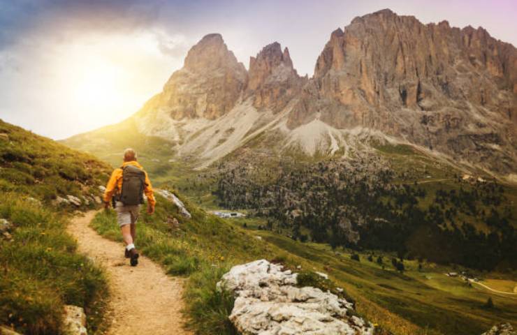 Trekking in montagna a luglio