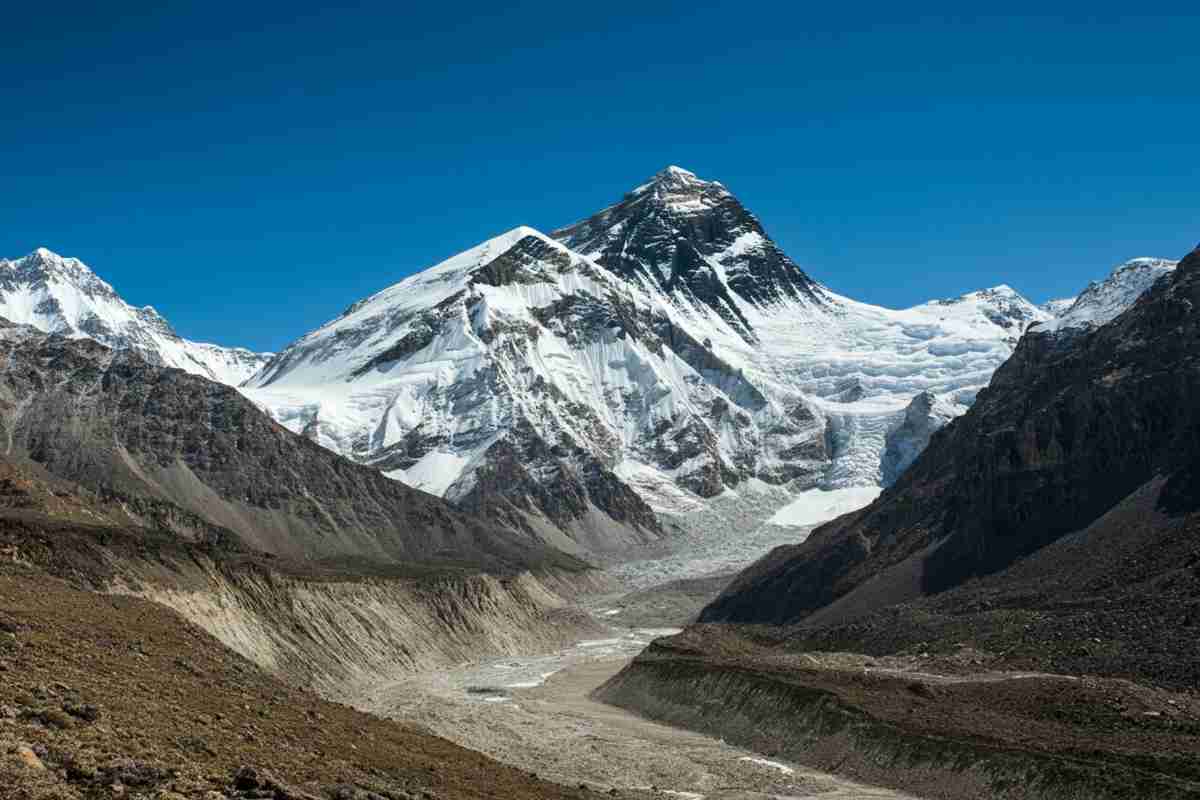 L'Everest non la smette di crescere: la montagna più alta della Terra verso l'infinito e oltre